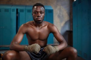 Concept pensée positive. boxeur assis dans le vestiaire