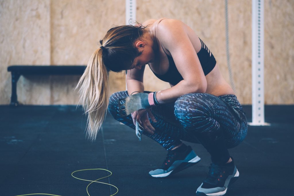 sportive épuisée par l'entraînement