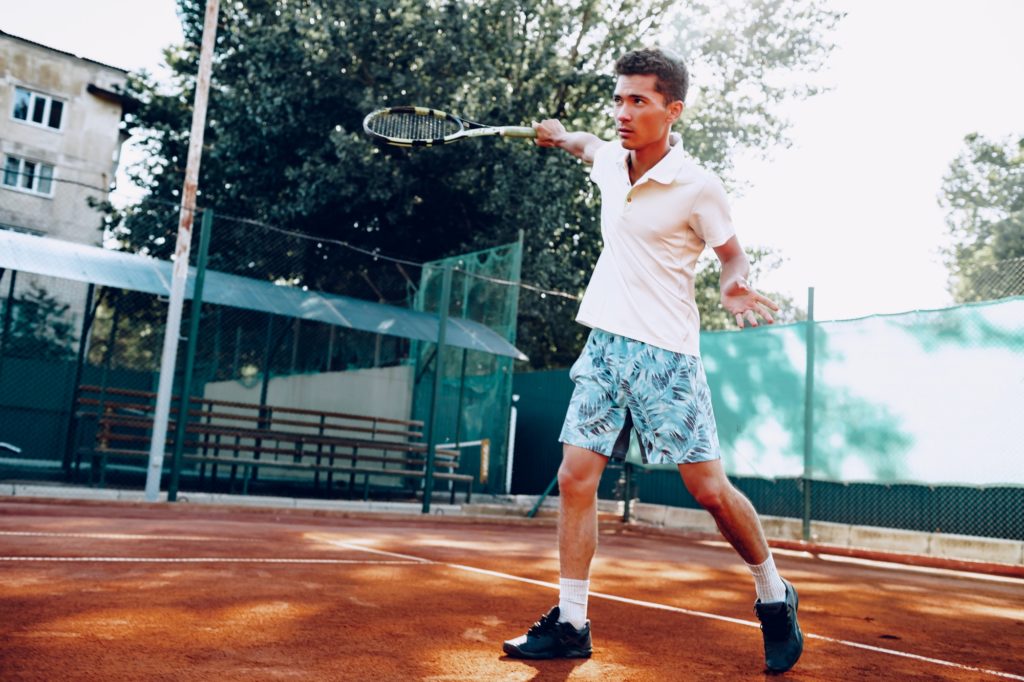 joueur de tennis sur le court