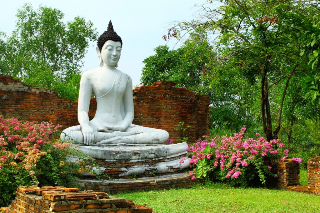 statue de buddha en méditation en thailande