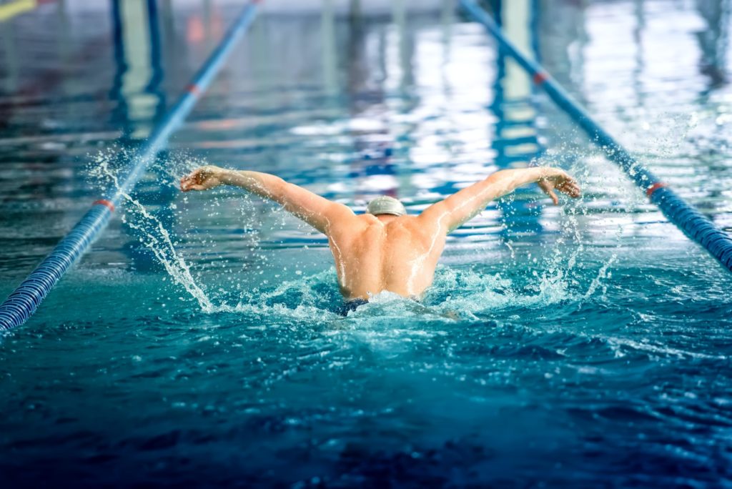 nageur en compétition sportive