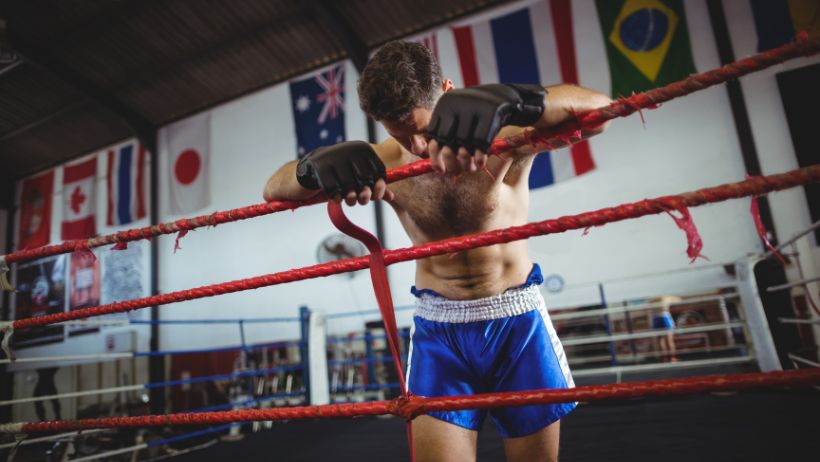Un boxeur en manque de confiance qui a perdu son match à cause de pression