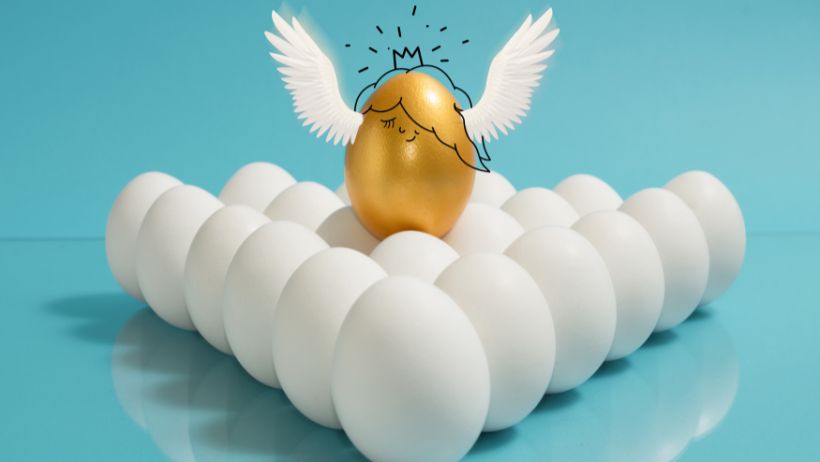 Une représentation en oeuf doré d'une personne qui a du potentiel