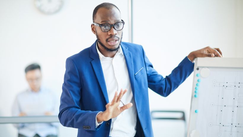 Un coach d'entreprise en pleine séance de coaching