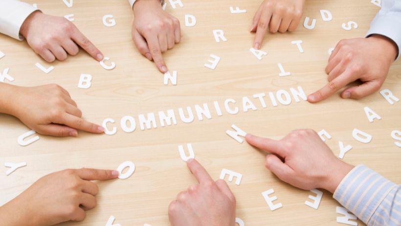 Une communication améliorée entre les membres d'une équipe après le coaching