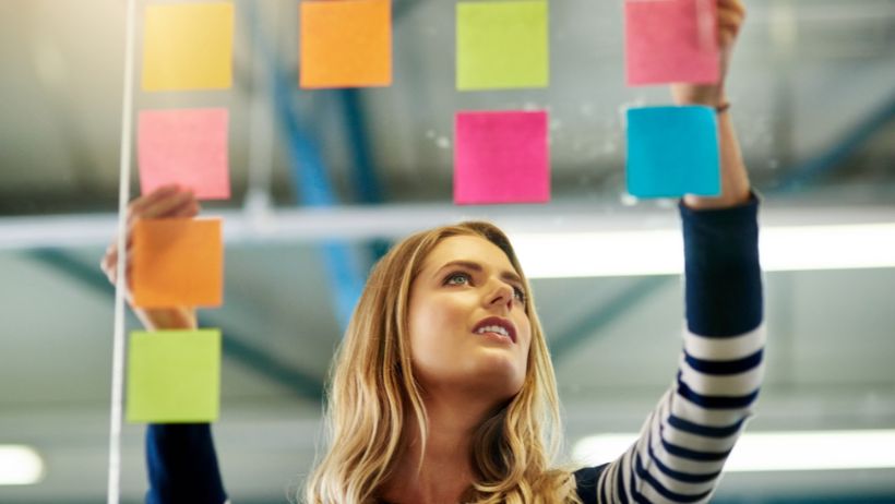 Une femme qui préviens la fatigue en définissant ses priorités