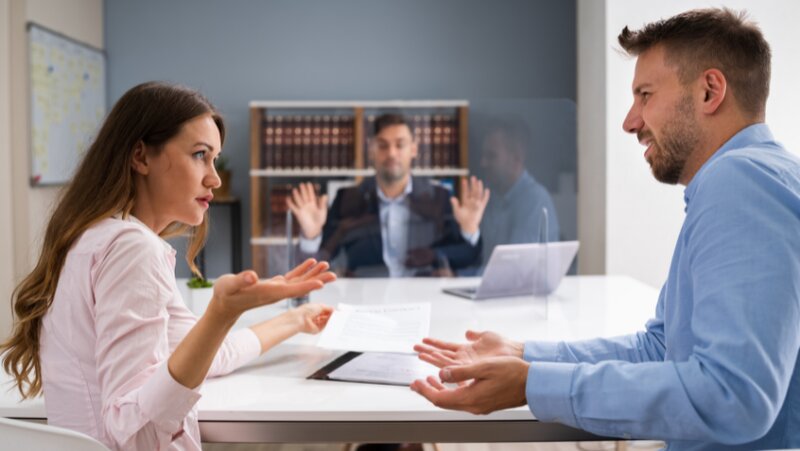 Deux membres d'une équipe qui se détestent