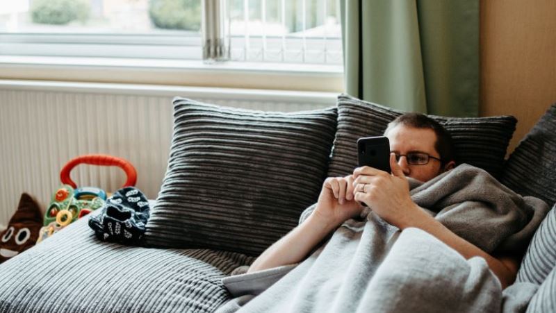 Un homme pas motivé en baisse de confiance