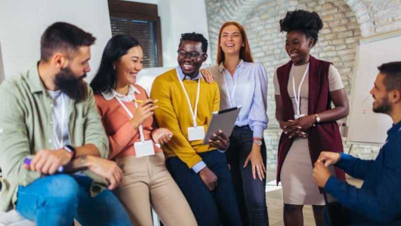 Un personnel vraiment heureux grâce à bon coaching d'équipe