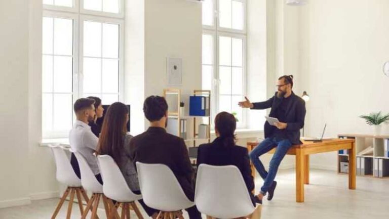 Une entreprise en pleine séance de coaching en période de transition