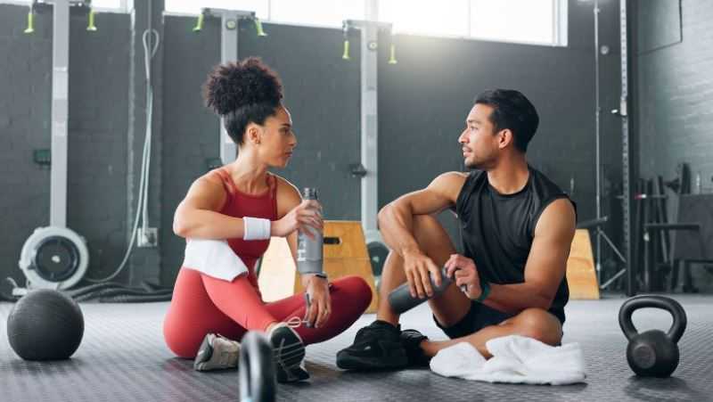 Une athlète avec son préparateur mental sportif