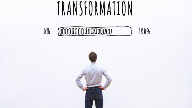 Une personne en attente de sa transformation émotionnelle