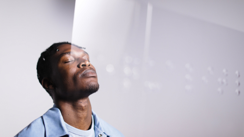 Un joueur de foot en train de faire de la visualisation