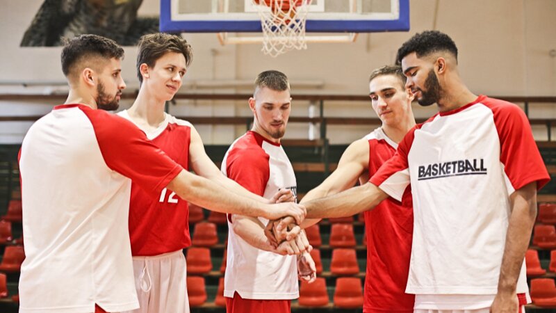 Une équipe de basket solidaire grâce à un bon leader