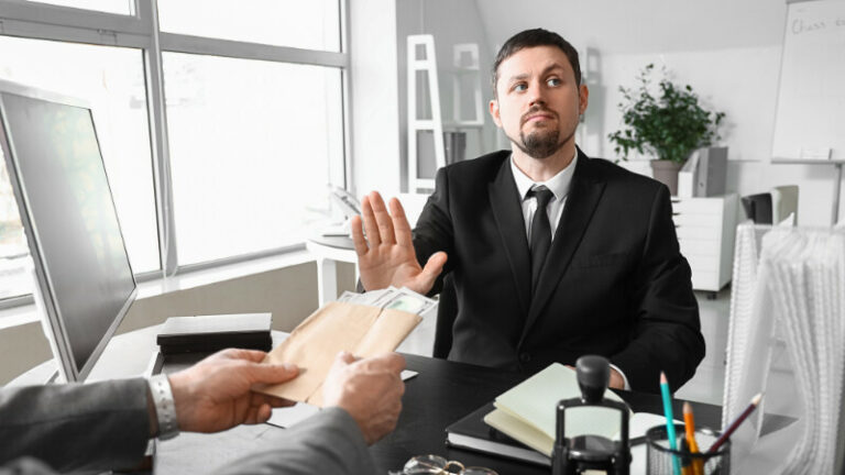 Un homme qui évite le burn-out en vivant dans son système de priorité intrinsèque