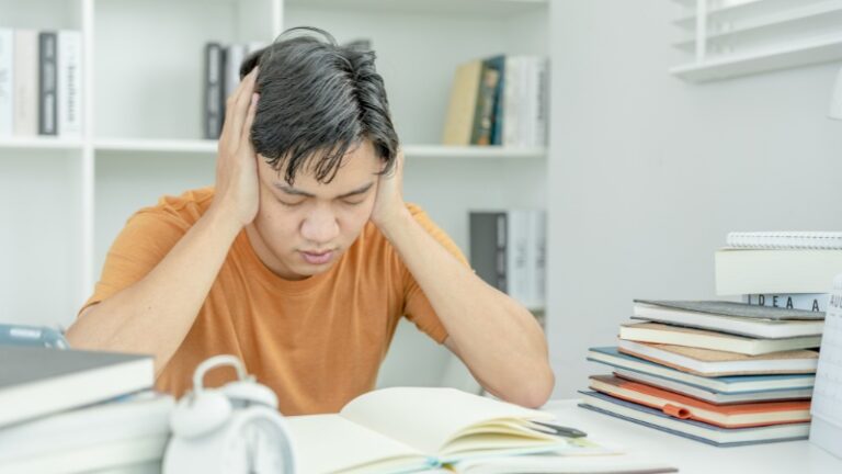 Une homme qui fait face à des épreuves dans la vie qui vont forger son mental