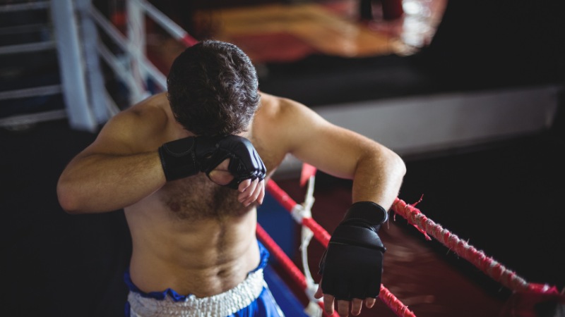 Un boxeur qui stresse et qui a besoin d'une meilleure préparation mentale
