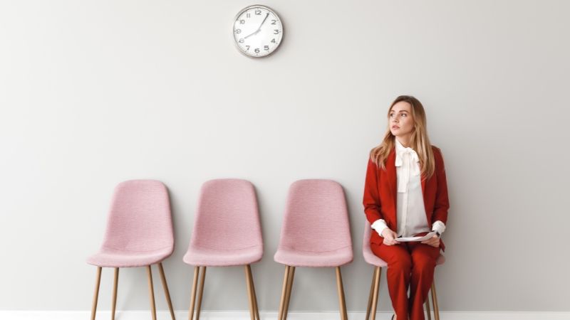 Une candidate stressée pour son entretien d'embauche