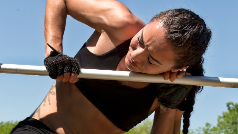 Une femme sportive forte mentalement