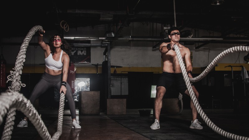 Un couple qui fait du CrossFit ensemble