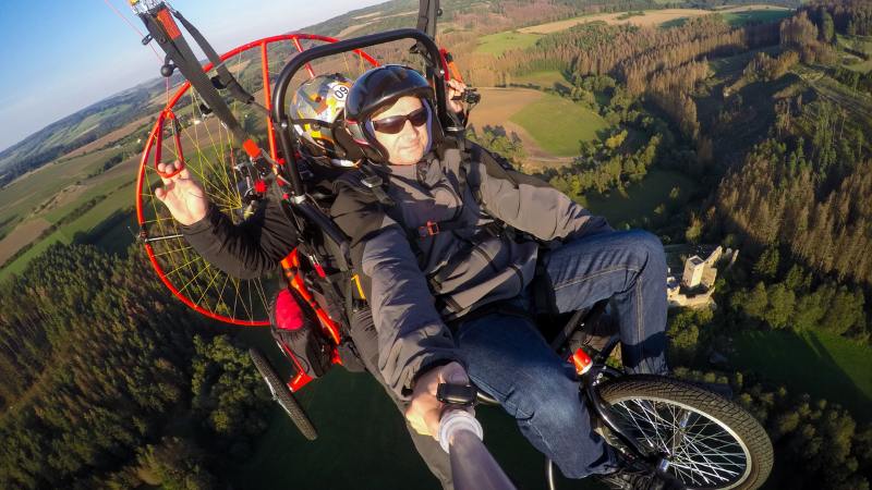 Un vol long en parapente motorisé