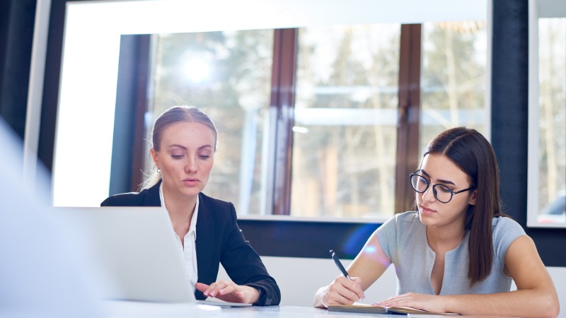Une coach avec une cliente