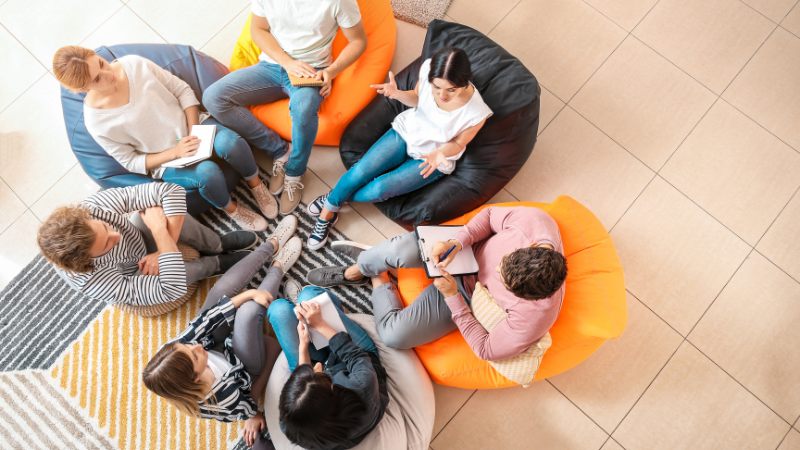 Une séance de coaching de groupe à l'Académie de la Haute Performance