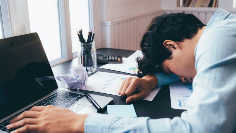 Un dirigeant d'entreprise atteint d'un burn-out