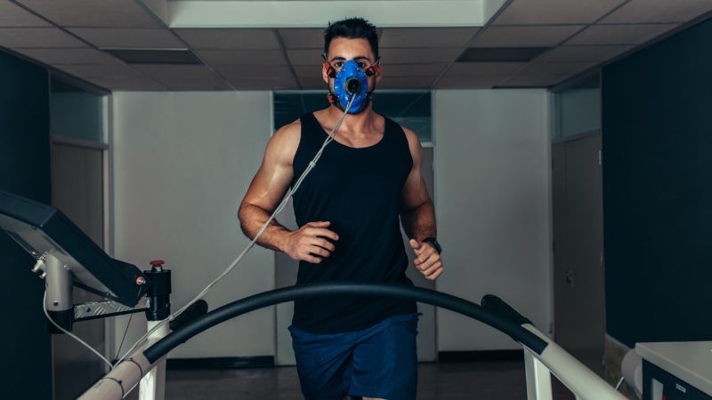 Homme dépolarisé qui performe sans forcer