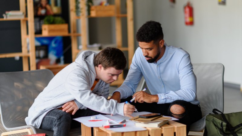 Un coach en dépolarisation avec un client