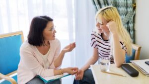 Une jeune cliente qui se forme en dépolarisation