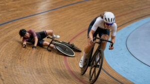 Deux cyclistes femmes au Master de Roubaix